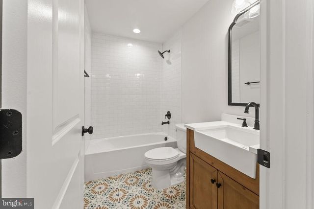 5531 HAMS FORD RD, Woodford, VA 22580