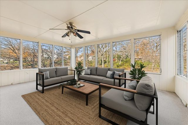 1300 Lake Shore Drive S, Barrington, IL 60010