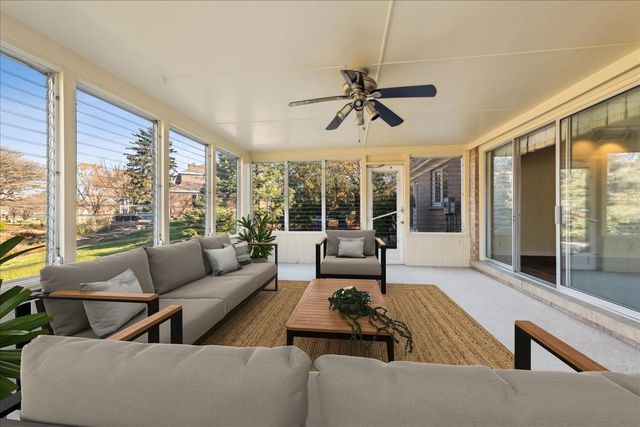 1300 Lake Shore Drive S, Barrington, IL 60010