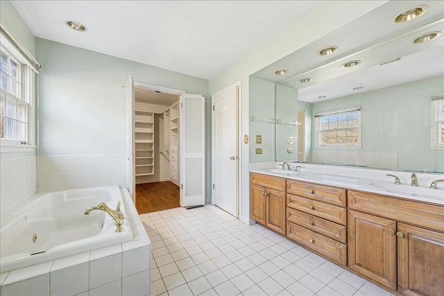 1300 Lake Shore Drive S, Barrington, IL 60010