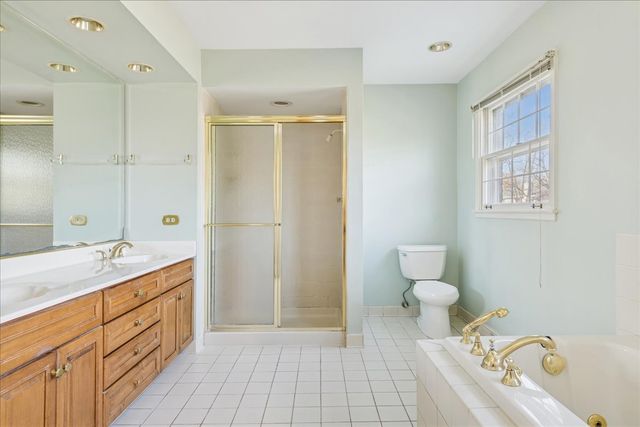 1300 Lake Shore Drive S, Barrington, IL 60010