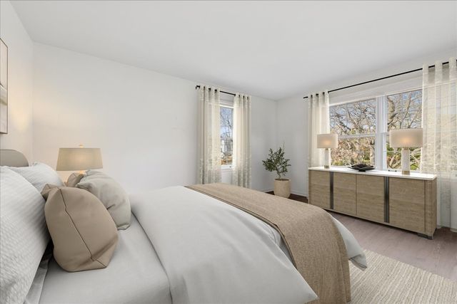 1300 Lake Shore Drive S, Barrington, IL 60010