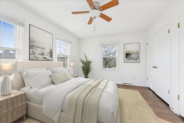 1300 Lake Shore Drive S, Barrington, IL 60010