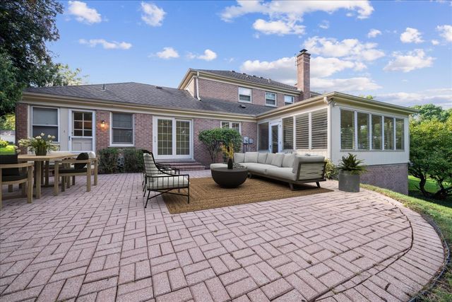 1300 Lake Shore Drive S, Barrington, IL 60010