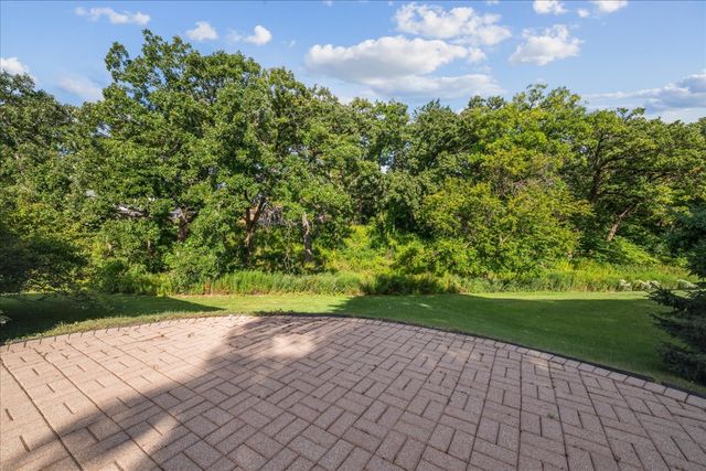 1300 Lake Shore Drive S, Barrington, IL 60010