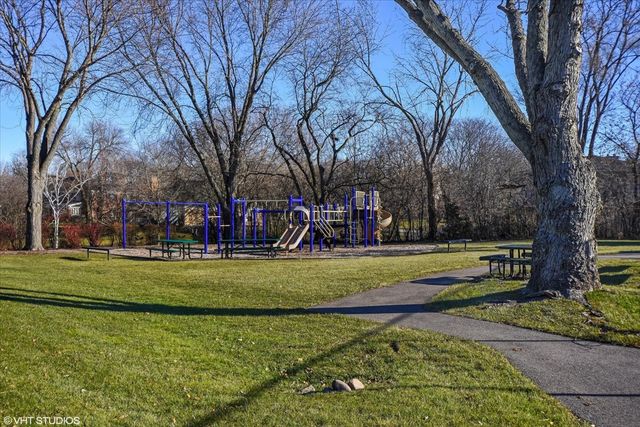 1300 Lake Shore Drive S, Barrington, IL 60010