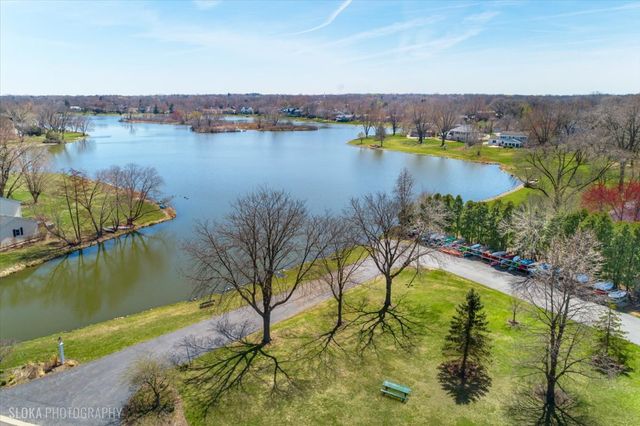 1300 Lake Shore Drive S, Barrington, IL 60010