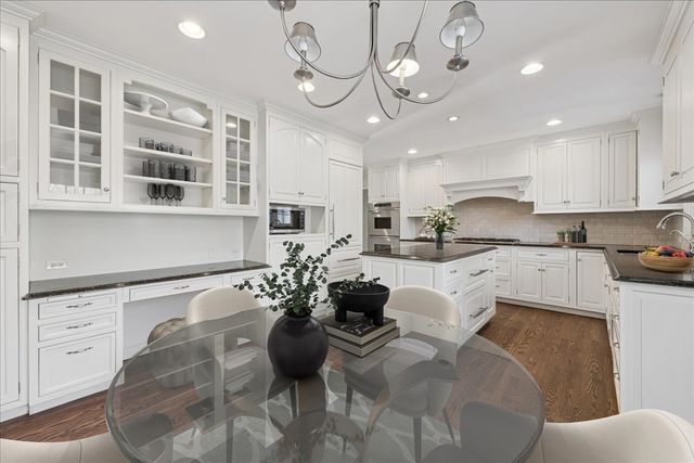 1300 Lake Shore Drive S, Barrington, IL 60010