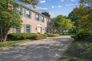1300 Lake Shore Drive S, Barrington, IL 60010