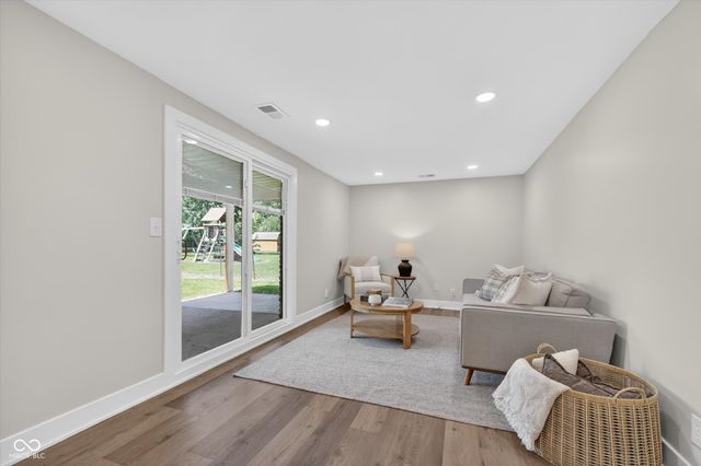 646 Karen Drive, Zionsville, IN 46077