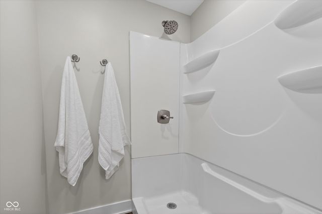 646 Karen Drive, Zionsville, IN 46077