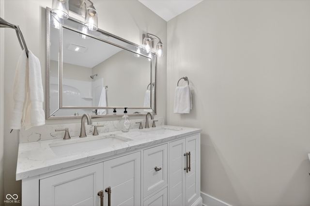 646 Karen Drive, Zionsville, IN 46077