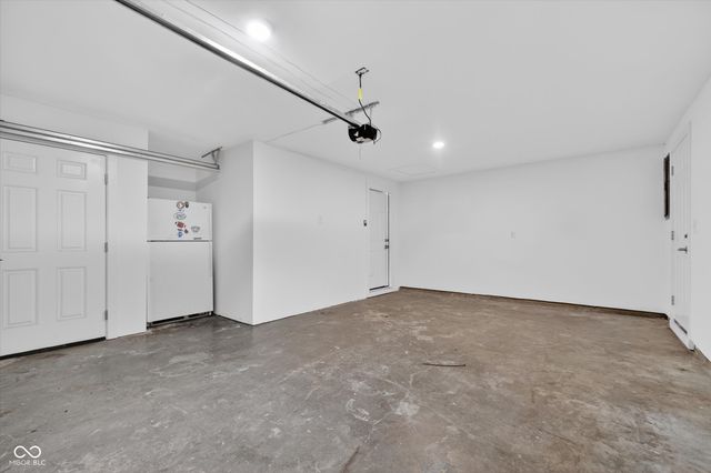 646 Karen Drive, Zionsville, IN 46077