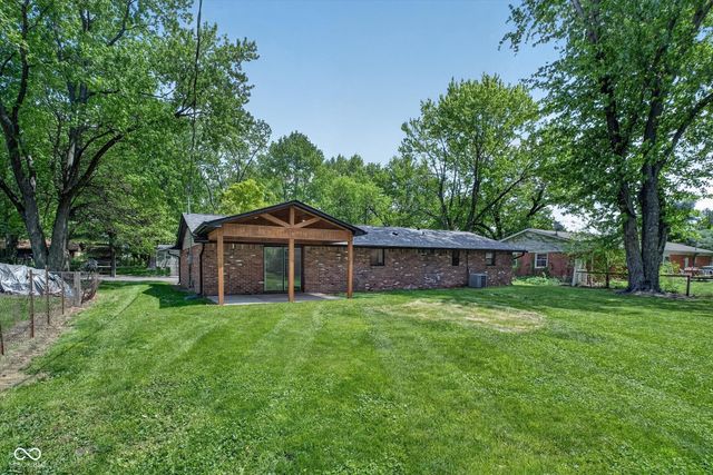 646 Karen Drive, Zionsville, IN 46077