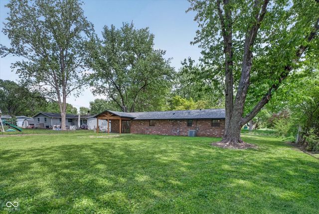 646 Karen Drive, Zionsville, IN 46077