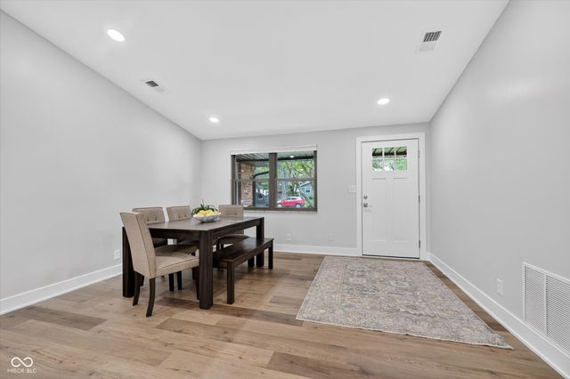 646 Karen Drive, Zionsville, IN 46077