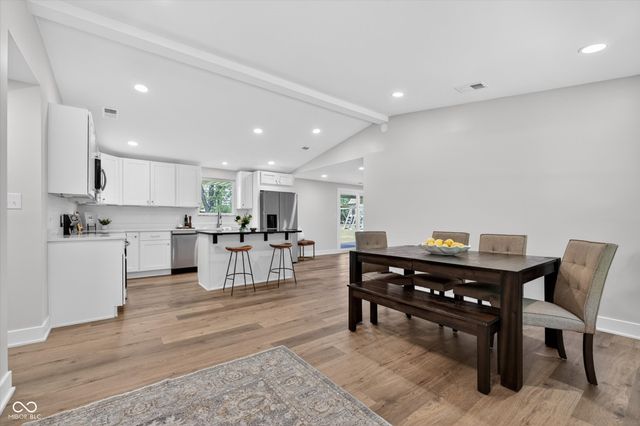 646 Karen Drive, Zionsville, IN 46077