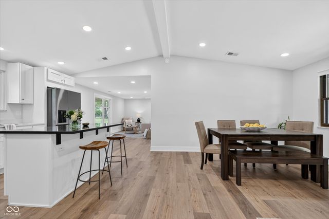 646 Karen Drive, Zionsville, IN 46077