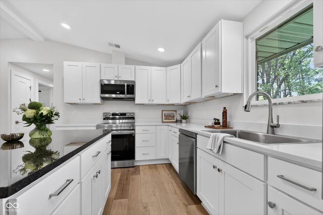 646 Karen Drive, Zionsville, IN 46077