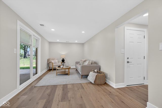 646 Karen Drive, Zionsville, IN 46077