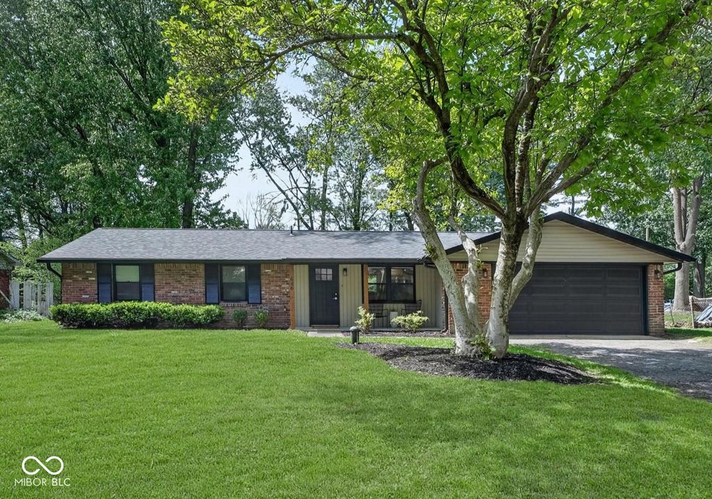 646 Karen Drive, Zionsville, IN 46077