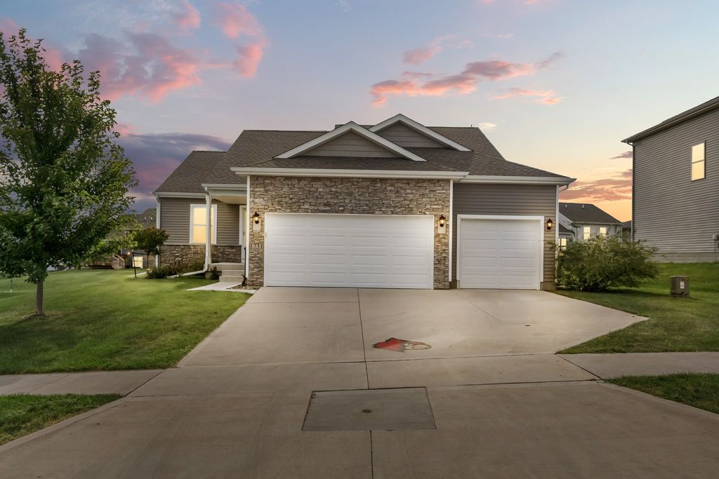 1731 Roebling Road, Adel, IA 50003