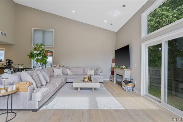 95 Xavier Circle, Syracuse, NY 13210