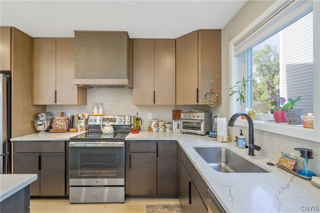 95 Xavier Circle, Syracuse, NY 13210