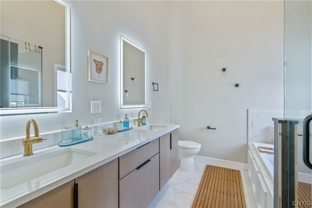 95 Xavier Circle, Syracuse, NY 13210