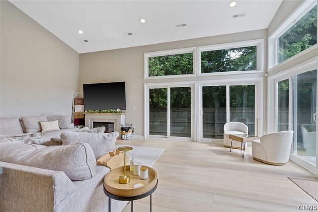 95 Xavier Circle, Syracuse, NY 13210