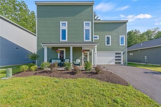 95 Xavier Circle, Syracuse, NY 13210