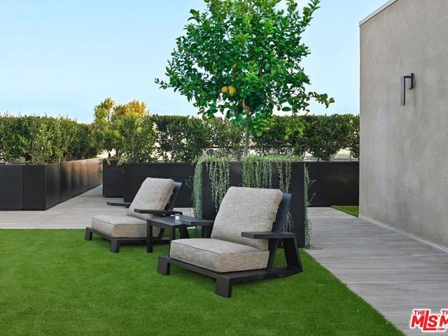 350 N Palm Drive 401, Beverly Hills, CA 90210