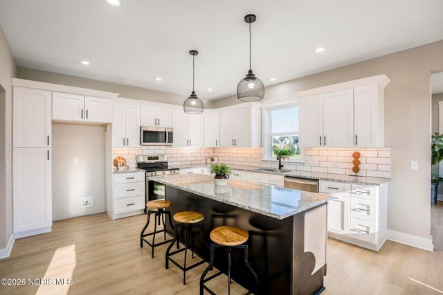 9430 Rockingham Drive, Whitehouse, OH 43571