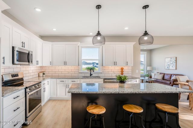 9430 Rockingham Drive, Whitehouse, OH 43571