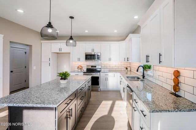 9430 Rockingham Drive, Whitehouse, OH 43571