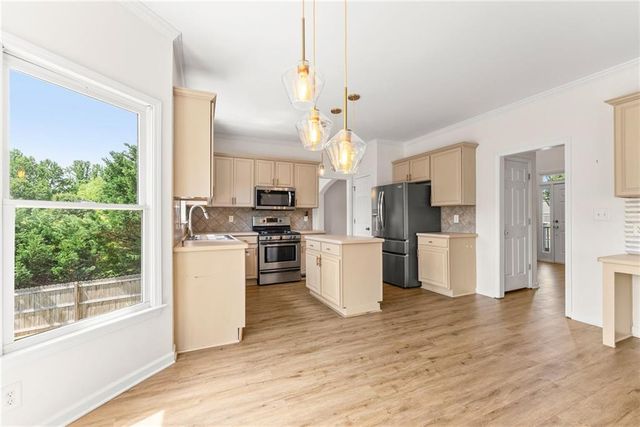 8455 Woodland View Drive, Gainesville, GA 30506