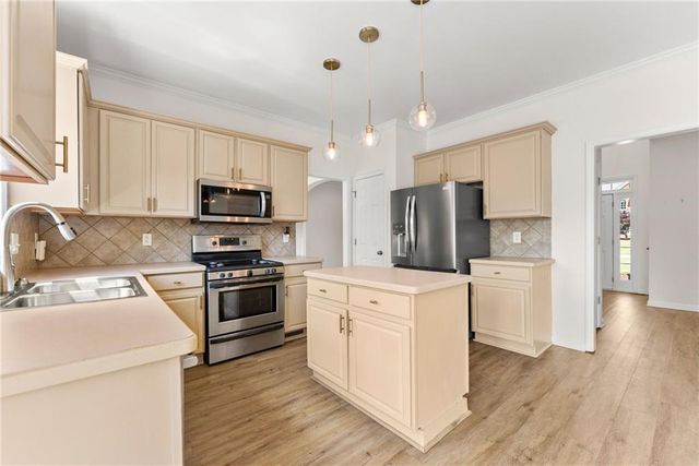 8455 Woodland View Drive, Gainesville, GA 30506