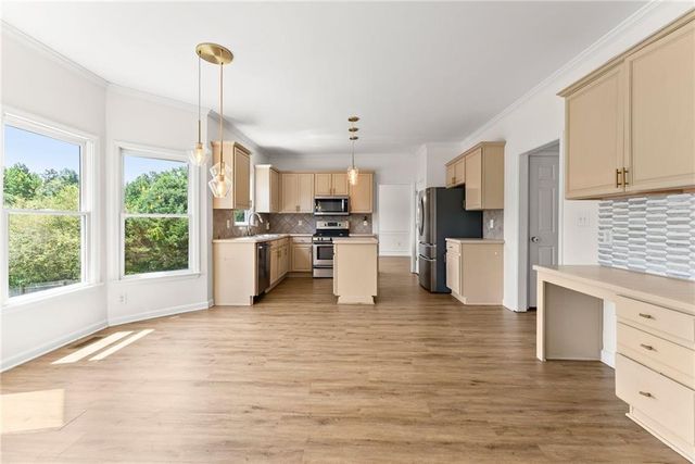 8455 Woodland View Drive, Gainesville, GA 30506