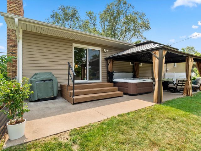 2682 5th Street NW, New Brighton, MN 55112