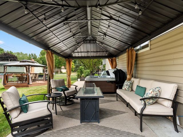 2682 5th Street NW, New Brighton, MN 55112