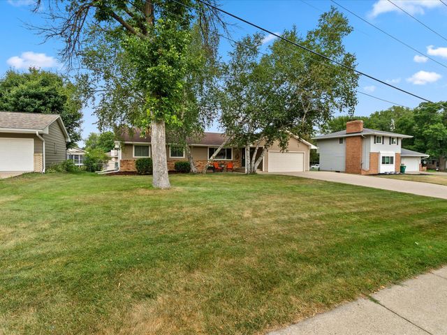 2682 5th Street NW, New Brighton, MN 55112