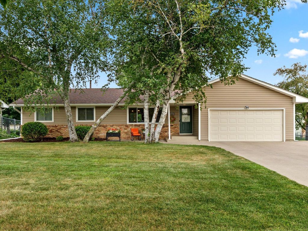 2682 5th Street NW, New Brighton, MN 55112