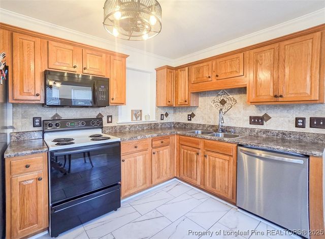 3231 Mclaurins Way, Eastover, NC 28312