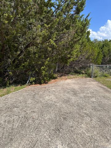 926 RAMBLING DR, Canyon Lake, TX 78133