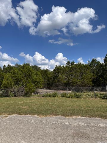 926 RAMBLING DR, Canyon Lake, TX 78133