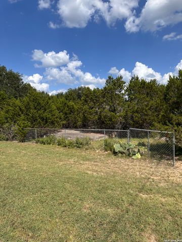 926 RAMBLING DR, Canyon Lake, TX 78133