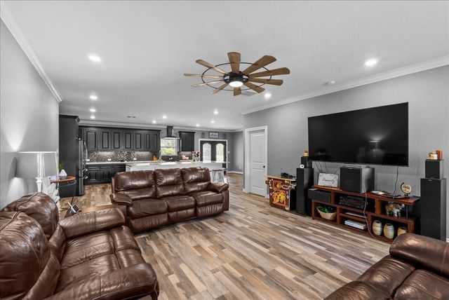 9530 Fm 686, Dayton, TX 77535