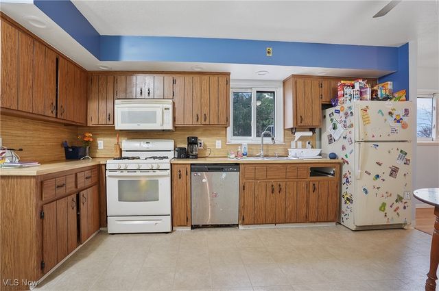 4901 Woodbury Hills Drive, Parma, OH 44134