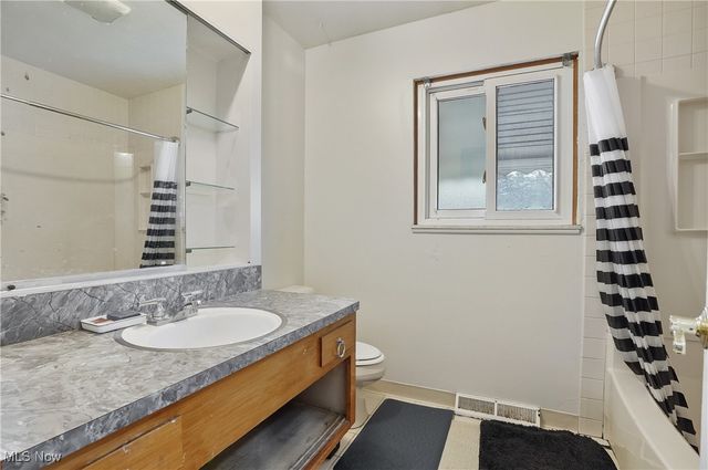 4901 Woodbury Hills Drive, Parma, OH 44134