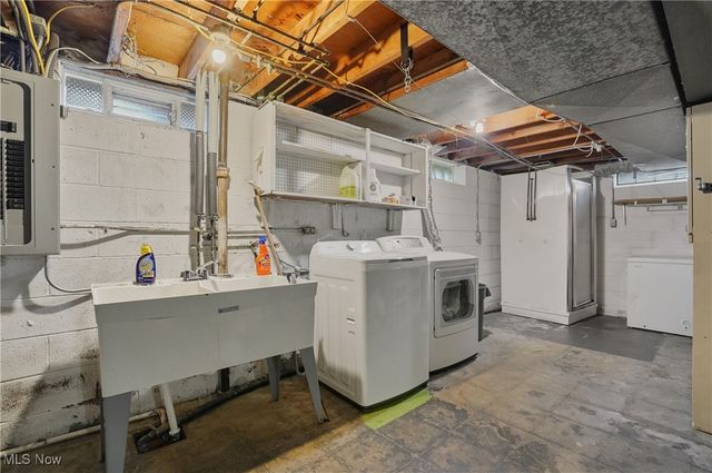 4901 Woodbury Hills Drive, Parma, OH 44134